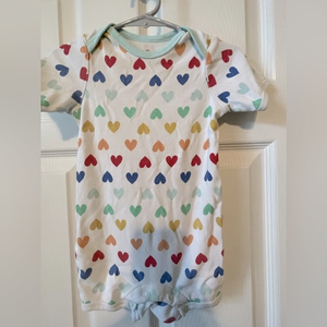 Primary Valentines Romper hearts EUC  18-24 months‎ EUC